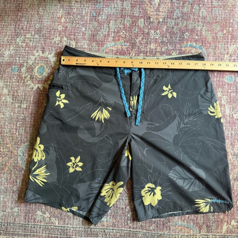 Patagonia Men's Swim Shorts - gray and Yellow Floral size 35 - Picture 2 of 9